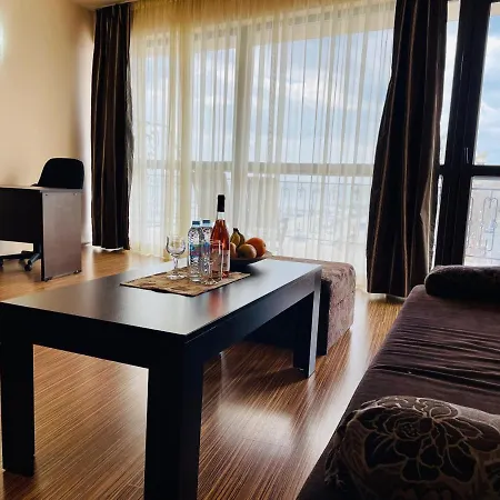 Hotel At The American's 3*